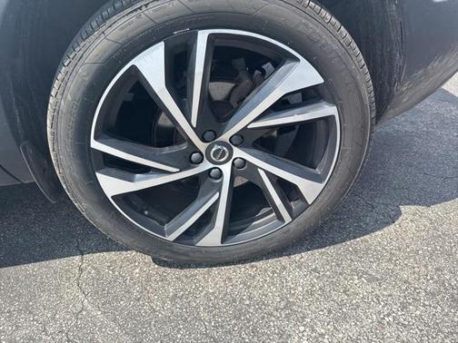 2021 Volvo XC40 T5 R-Design