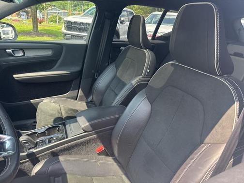 2021 Volvo XC40 T5 R-Design
