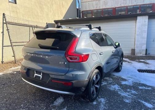2023 Volvo XC40 B5 Plus Bright Theme