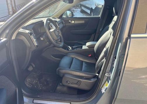 2023 Volvo XC40 B5 Plus Bright Theme