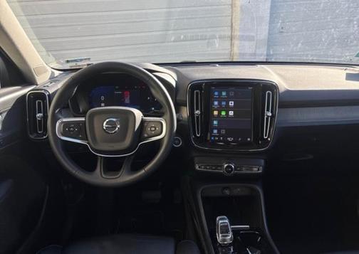 2023 Volvo XC40 B5 Plus Bright Theme