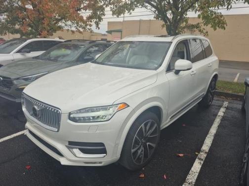 2023 Volvo XC90 B5 Plus