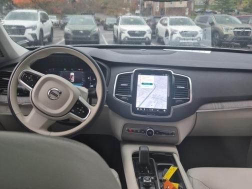 2023 Volvo XC90 B5 Plus