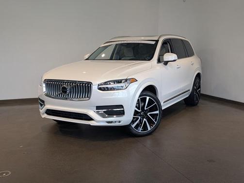 2023 Volvo XC90 B5 Plus