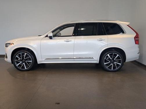 2023 Volvo XC90 B5 Plus