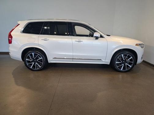 2023 Volvo XC90 B5 Plus