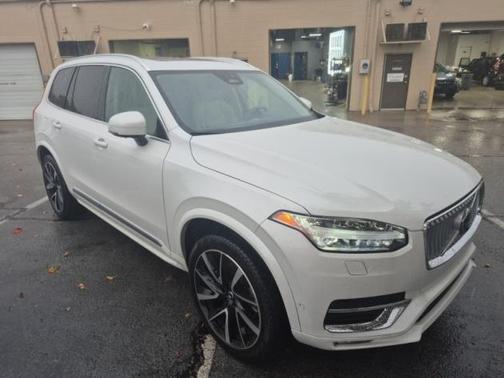 2023 Volvo XC90 B5 Plus