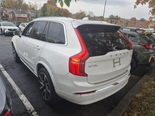 2023 Volvo XC90 B5 Plus
