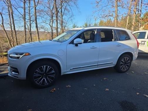 2024 Volvo XC90 Recharge Plug-In Hybrid T8 Plus Bright Theme 7-Seater