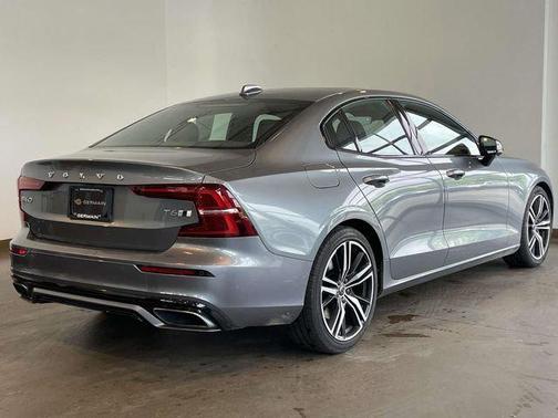 Gray 2019 Volvo S60 T6 R-Design
