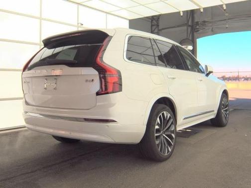 2025 Volvo XC90 B6 Plus 7-Seater