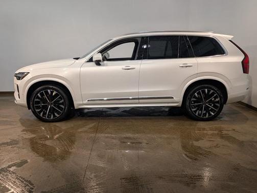 2025 Volvo XC90 B6 Plus 7-Seater