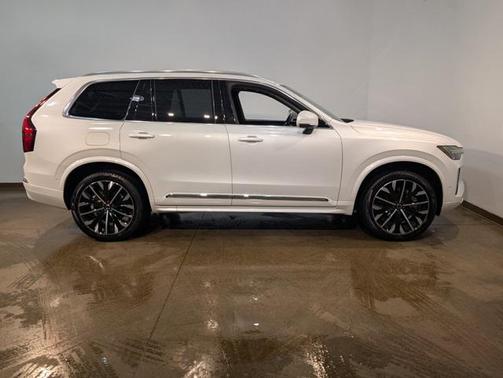 2025 Volvo XC90 B6 Plus 7-Seater