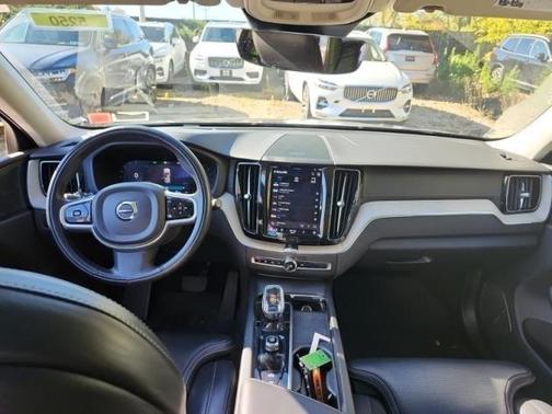 2022 Volvo XC60 B6 Inscription