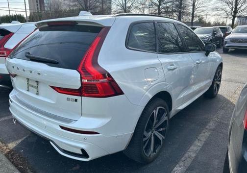 Crystal White Metallic 2024 Volvo XC60 B5 Ultimate Dark Theme