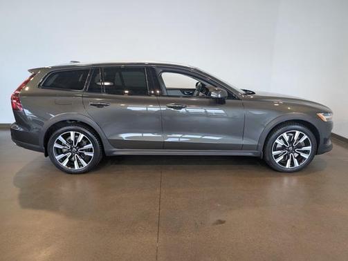 2020 Volvo V60 Cross Country T5