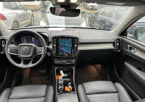 2023 Volvo XC40 B5 Plus Dark Theme