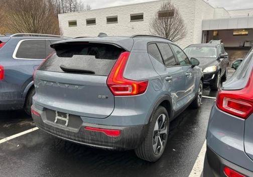 2023 Volvo XC40 B5 Plus Dark Theme