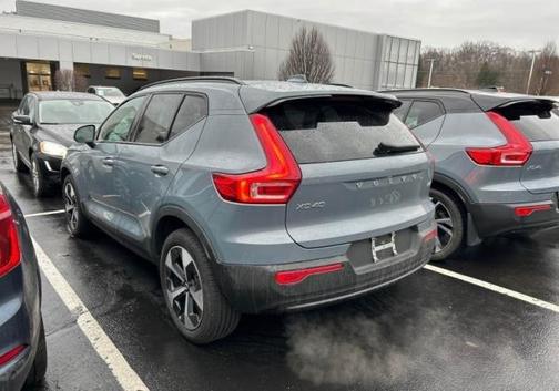 2023 Volvo XC40 B5 Plus Dark Theme
