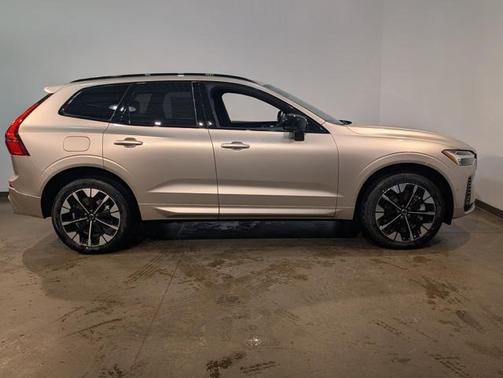 2026 Volvo XC60 Plug-In Hybrid T8 Plus