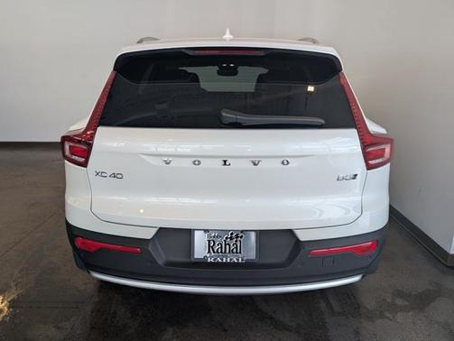 2025 Volvo XC40 B5 Plus Bright Theme