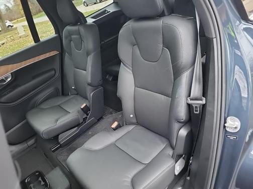 2024 Volvo XC90 B6 Plus Bright Theme 6-Seater