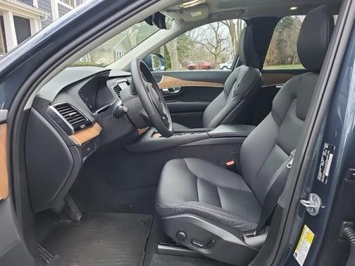 2024 Volvo XC90 B6 Plus Bright Theme 6-Seater