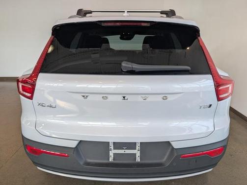 2022 Volvo XC40 T5 Momentum