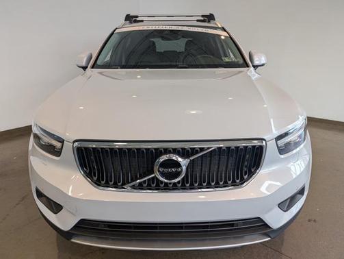 2022 Volvo XC40 T5 Momentum