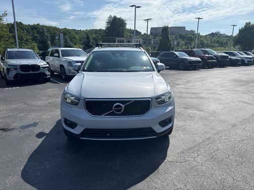 2022 Volvo XC40 T5 Momentum
