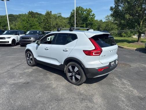 2022 Volvo XC40 T5 Momentum