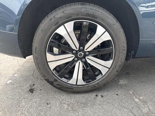 2023 Volvo XC60 Recharge Plug-In Hybrid T8 Plus Bright Theme