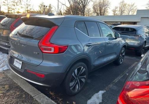 2023 Volvo XC40 B5 Plus Bright Theme