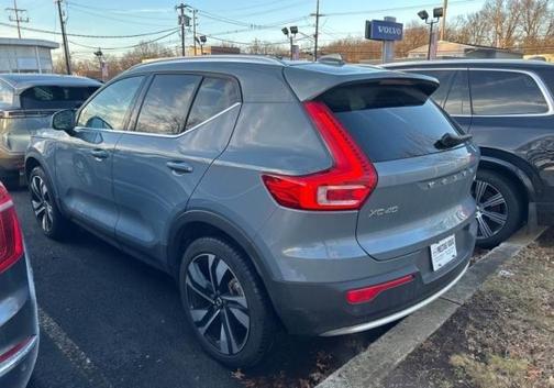 2023 Volvo XC40 B5 Plus Bright Theme