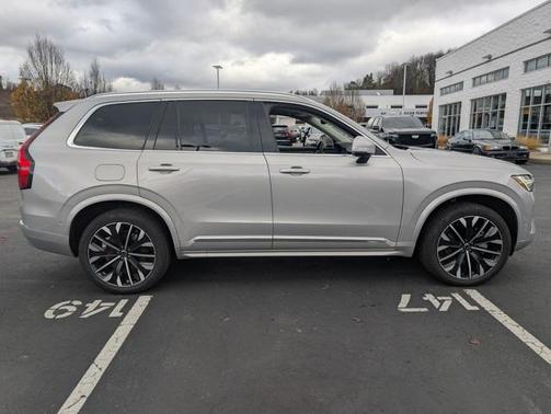 2025 Volvo XC90 B5 Plus 7-Seater