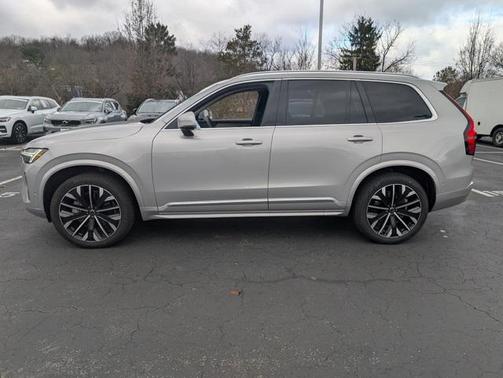 2025 Volvo XC90 B5 Plus 7-Seater