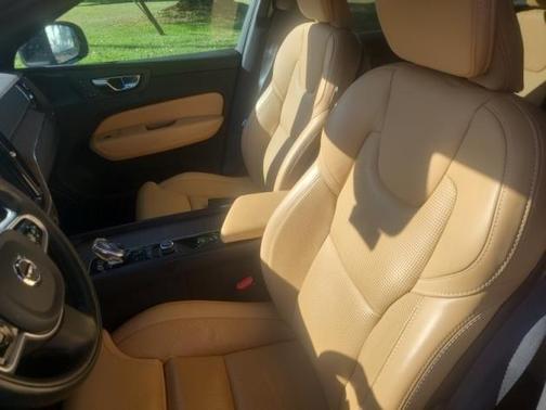 2022 Volvo XC60 B6 Inscription