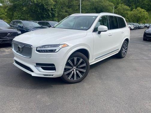Crystal White Metallic 2023 Volvo XC90 B6 Plus 6-Seater