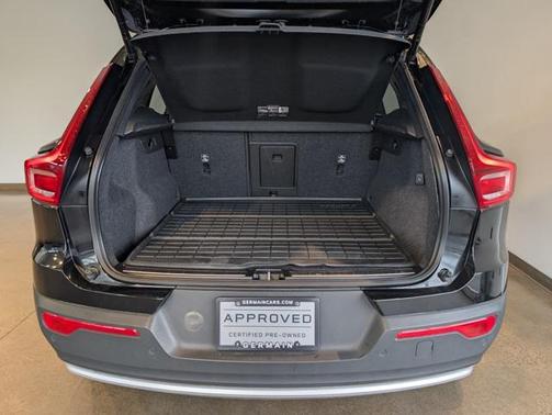 2024 Volvo XC40 B5 Plus Bright Theme