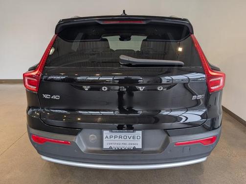 2024 Volvo XC40 B5 Plus Bright Theme