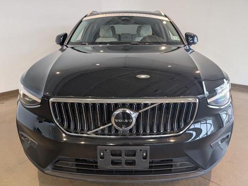 2024 Volvo XC40 B5 Plus Bright Theme