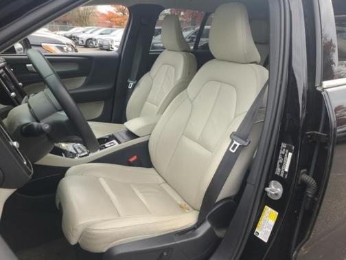 2024 Volvo XC40 B5 Plus Bright Theme