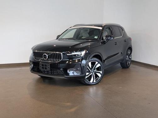 2024 Volvo XC40 B5 Plus Bright Theme