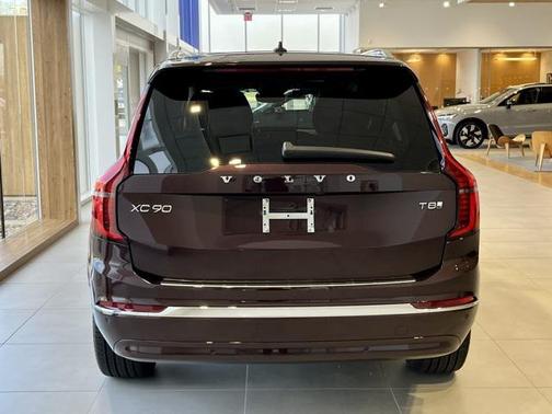 2025 Volvo XC90 Plug-In Hybrid T8 Core 7-Seater