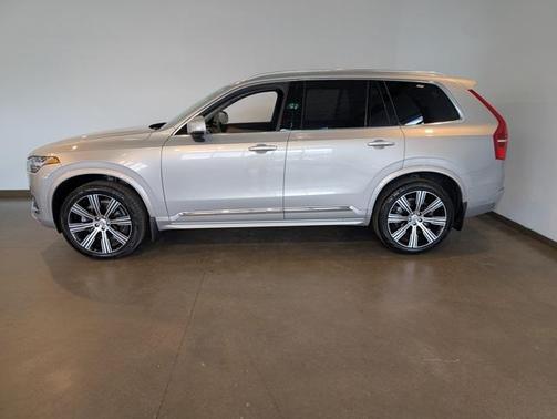 2025 Volvo XC90 B6 Plus 7-Seater