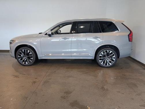 2025 Volvo XC90 B5 Plus 7-Seater