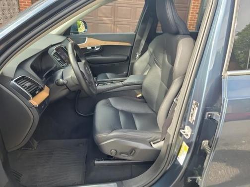 2024 Volvo XC90 B5 Plus Bright Theme