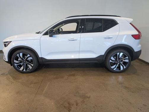 2026 Volvo XC40 B5 Ultra