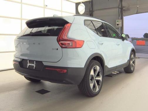 2025 Volvo XC40 B5 Plus Dark Theme