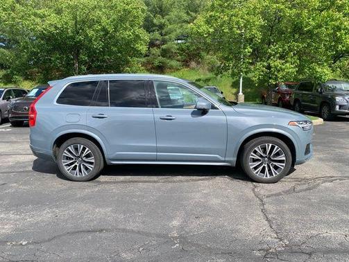 Thunder Grey Metallic 2021 Volvo XC90 T6 Momentum